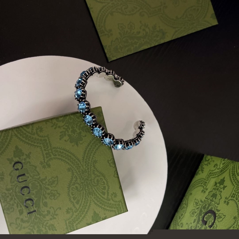 G*u*i bracelets